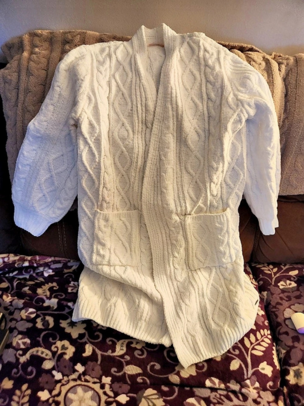 la Vie en Rose Cable Knit Cardigan in White Like New
